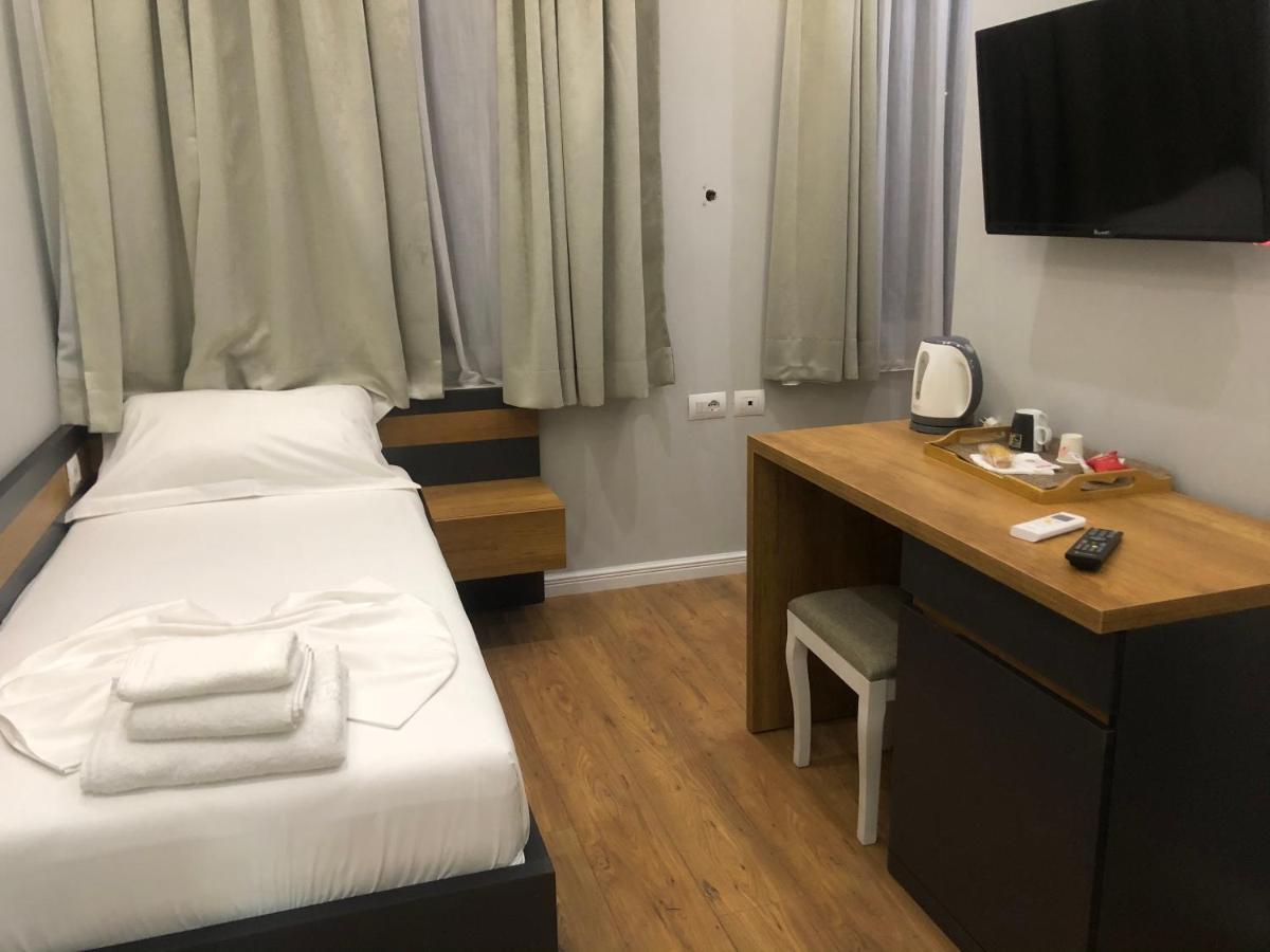 Andys Rooms Hotel Tirana Buitenkant foto