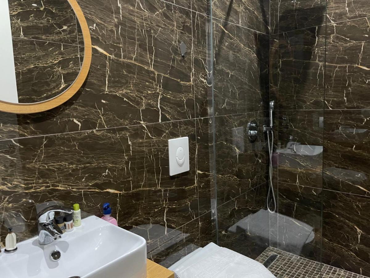 Andys Rooms Hotel Tirana Buitenkant foto