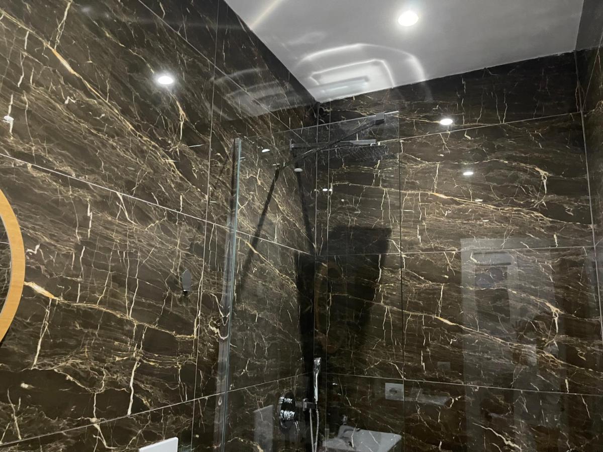 Andys Rooms Hotel Tirana Buitenkant foto