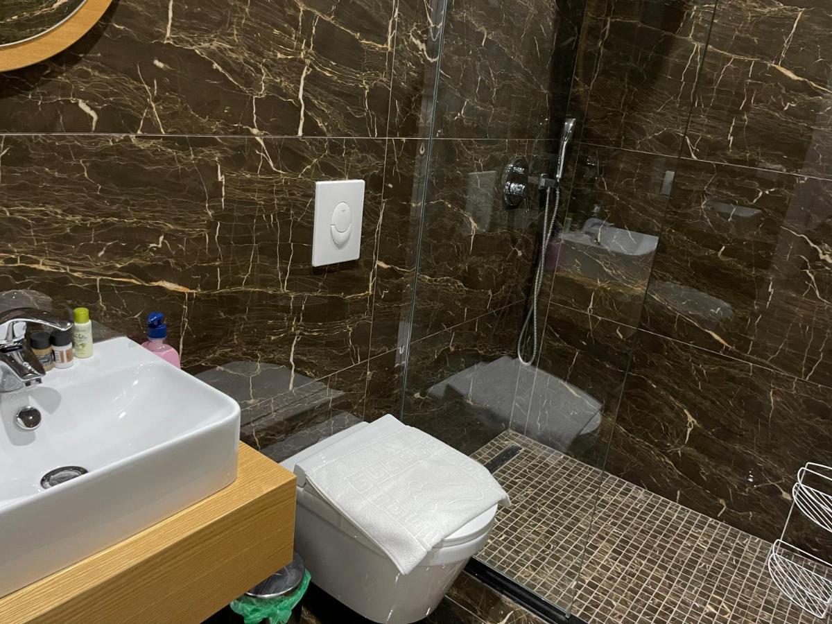 Andys Rooms Hotel Tirana Buitenkant foto
