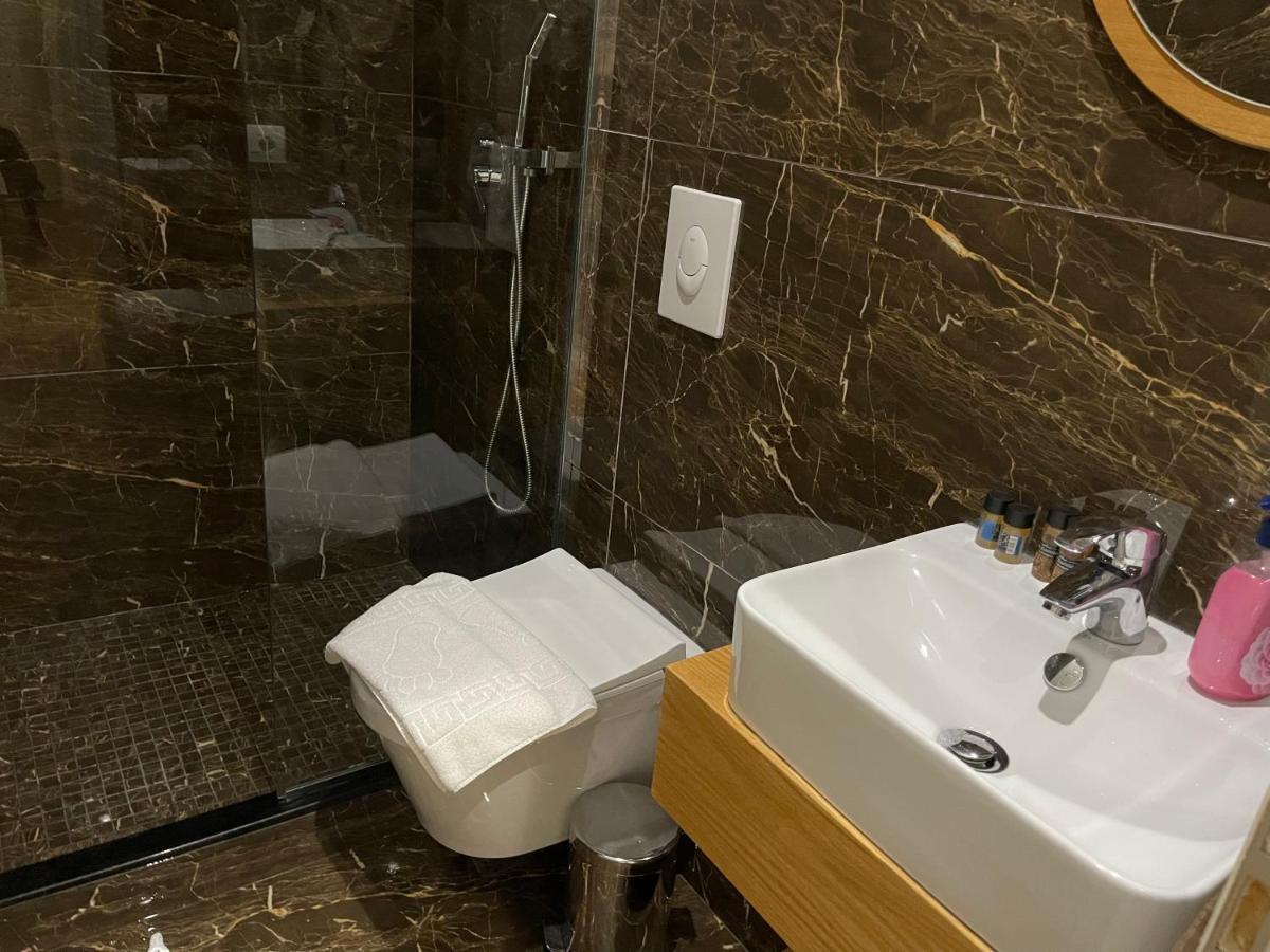 Andys Rooms Hotel Tirana Buitenkant foto
